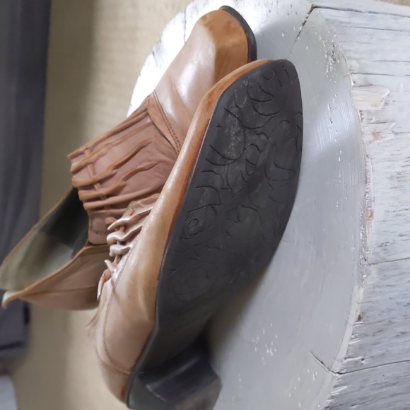 Fidji Woman's Leather Slip On Shoes, Tan, size 40, 1.5" heel, - Picture 3 of 8